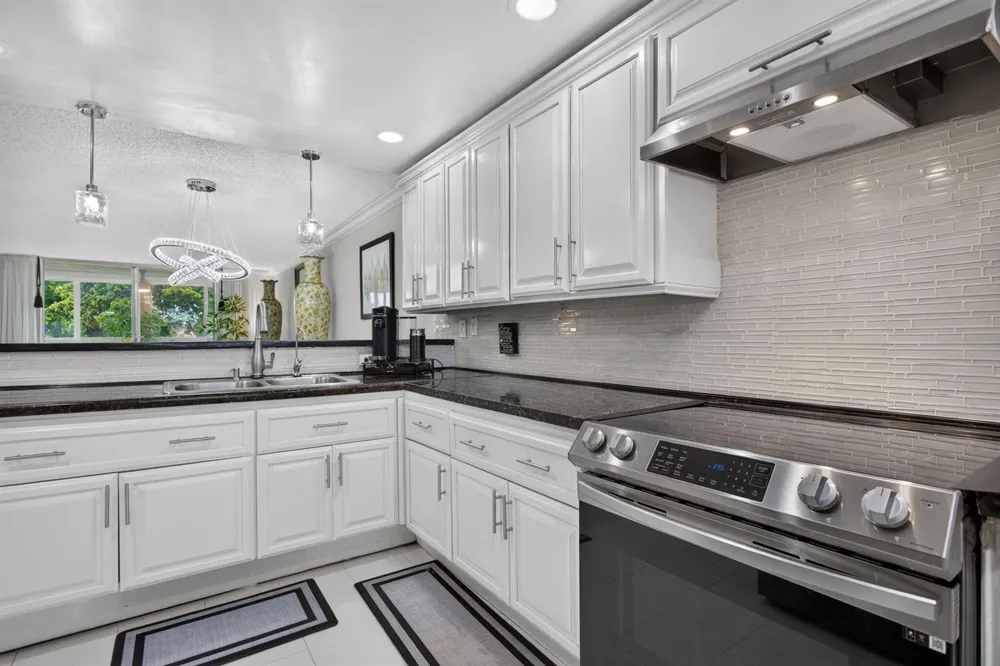 9201 Sunrise Lakes Boulevard #202 Sunrise, FL 33322