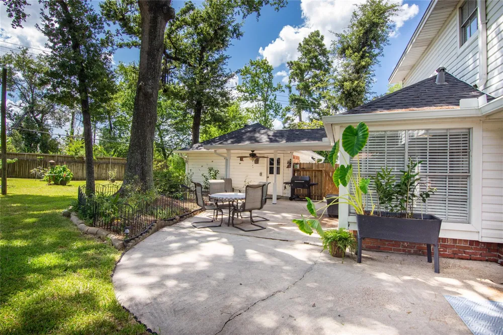 906 Glouchester Lane Houston, TX 77073