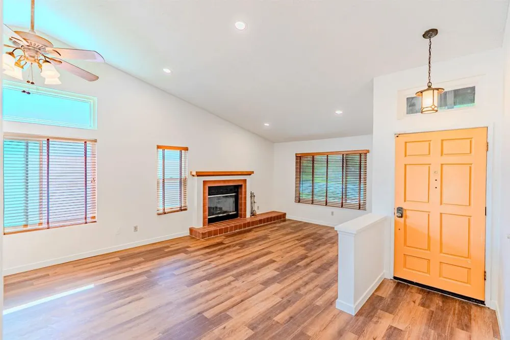 637 Redlands Place Bonita, CA 91902