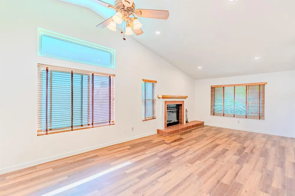 637 Redlands Place Bonita, CA 91902