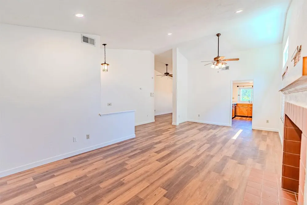 637 Redlands Place Bonita, CA 91902