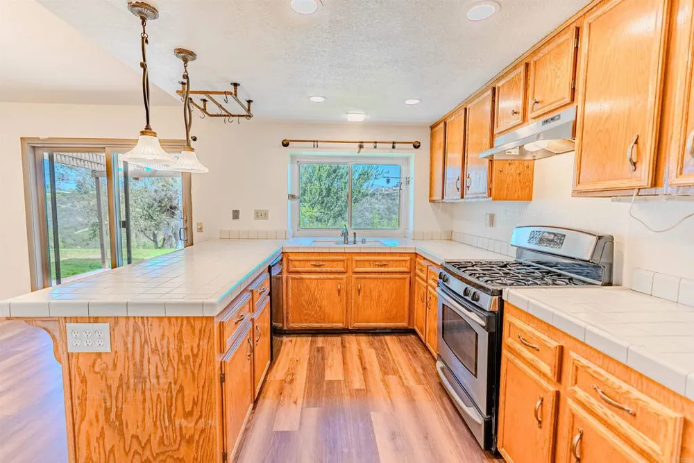 637 Redlands Place Bonita, CA 91902