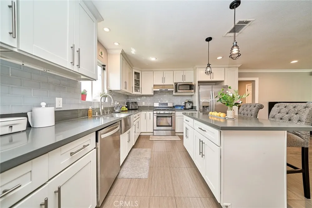 122 E El Norte Monrovia, CA 91016