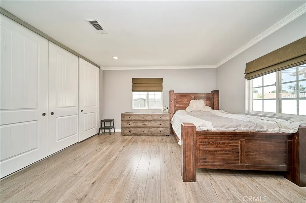 122 E El Norte Monrovia, CA 91016