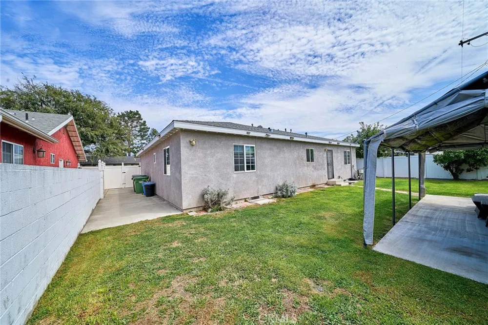 122 E El Norte Monrovia, CA 91016