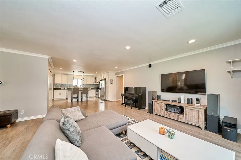 122 E El Norte Monrovia, CA 91016
