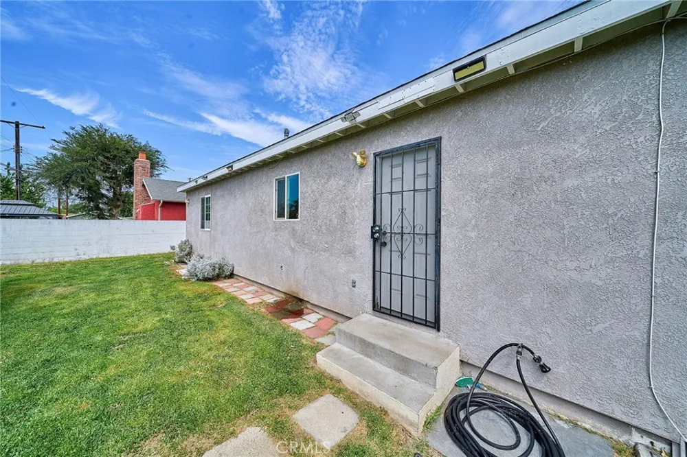122 E El Norte Monrovia, CA 91016