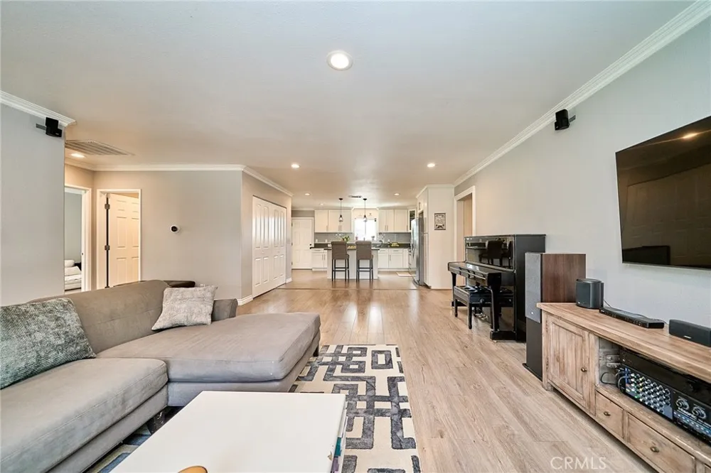 122 E El Norte Monrovia, CA 91016