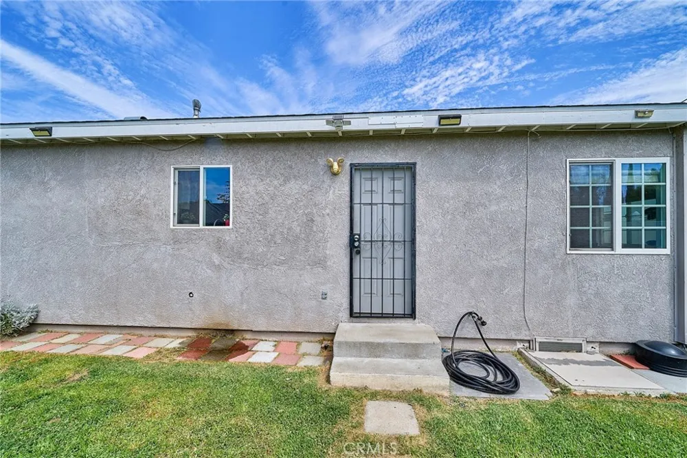 122 E El Norte Monrovia, CA 91016