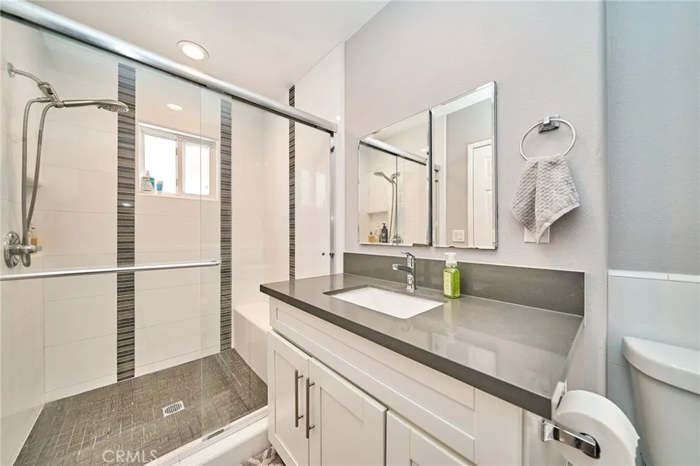 122 E El Norte Monrovia, CA 91016