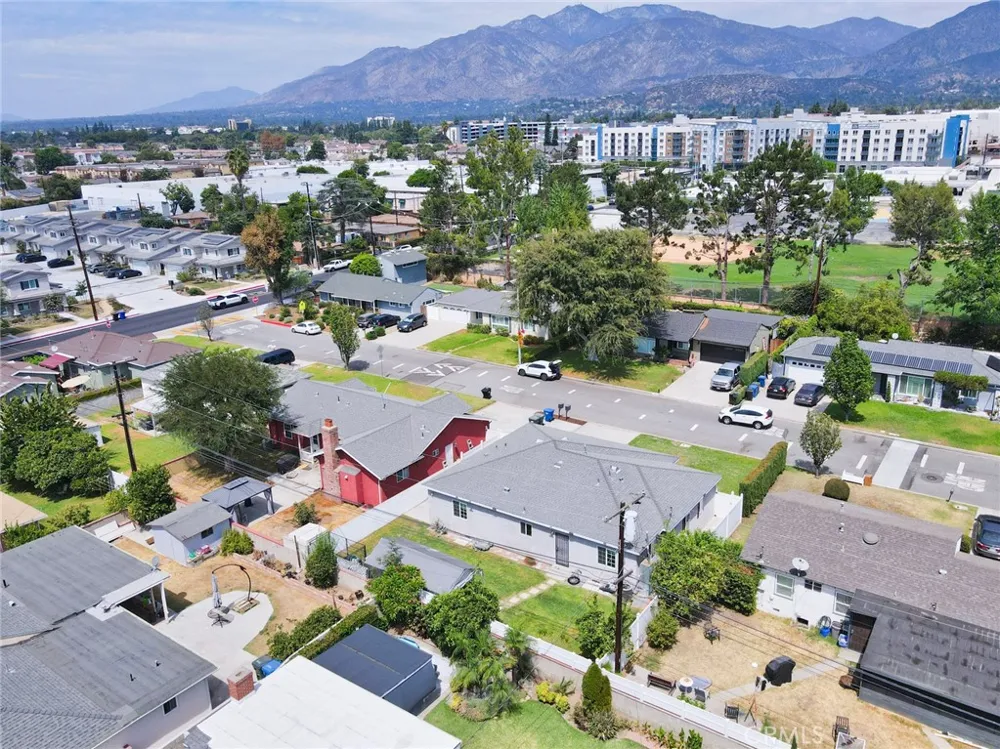 122 E El Norte Monrovia, CA 91016