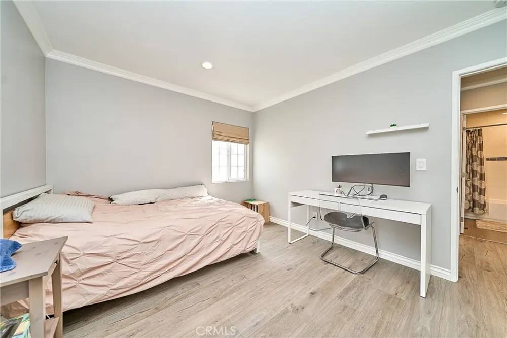 122 E El Norte Monrovia, CA 91016