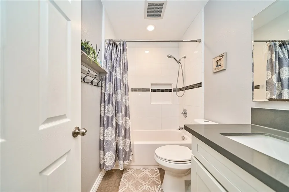 122 E El Norte Monrovia, CA 91016