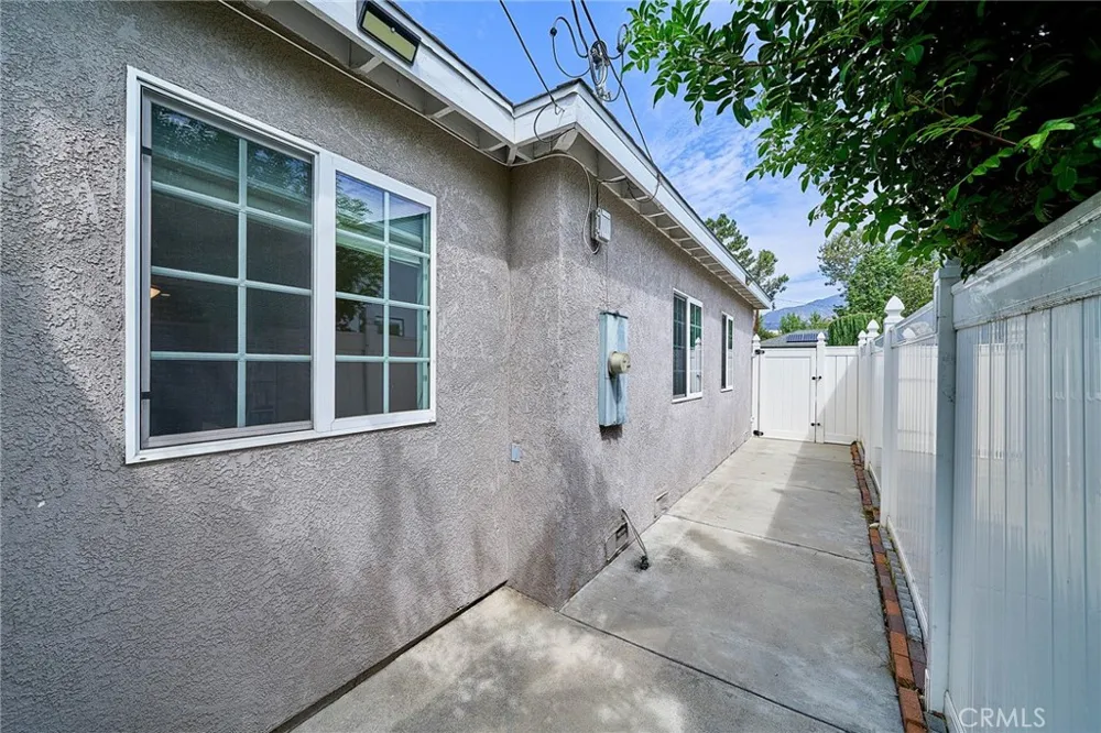 122 E El Norte Monrovia, CA 91016