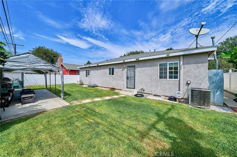 122 E El Norte Monrovia, CA 91016