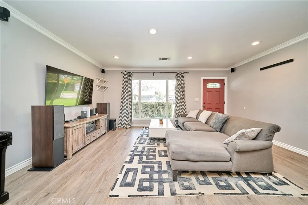 122 E El Norte Monrovia, CA 91016