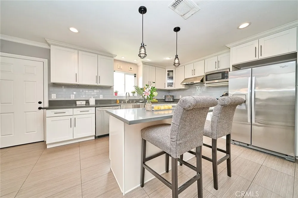 122 E El Norte Monrovia, CA 91016