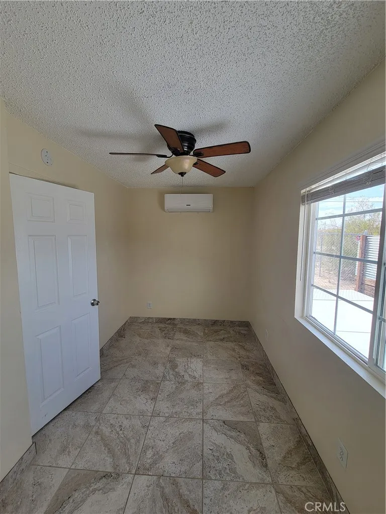 6614 Tamarisk #1 29 Palms, CA 92277