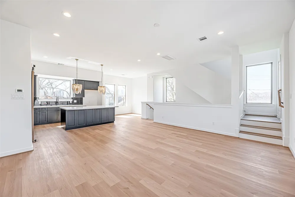 2318 Mills Street Houston, TX 77026