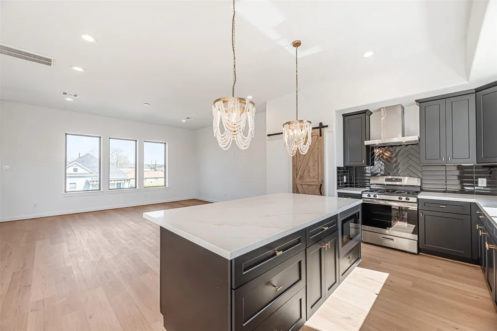 2318 Mills Street Houston, TX 77026