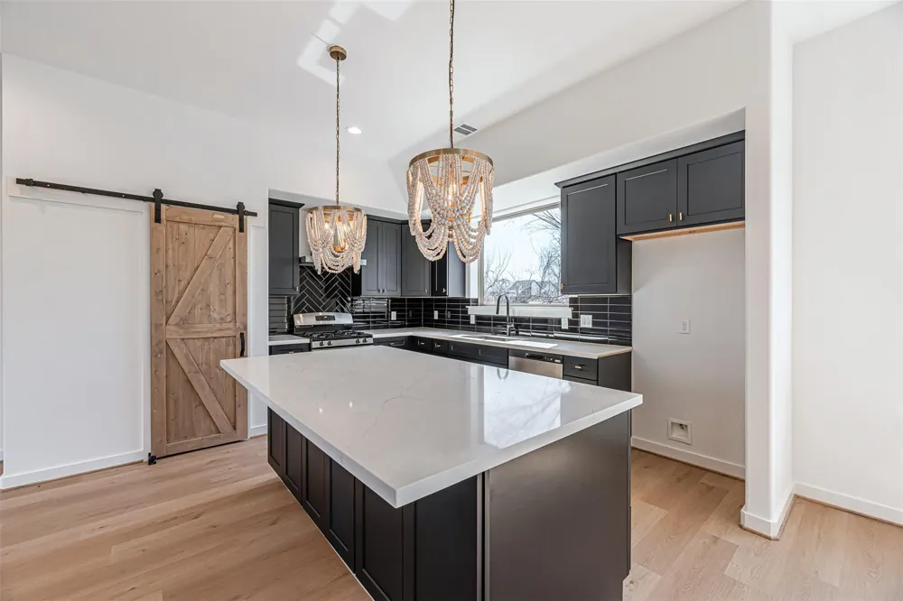 2318 Mills Street Houston, TX 77026