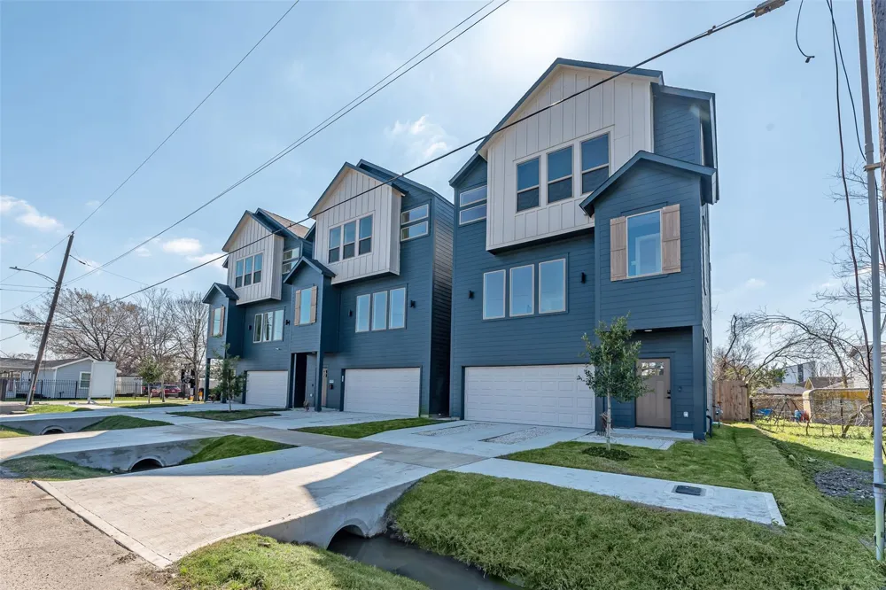 2318 Mills Street Houston, TX 77026