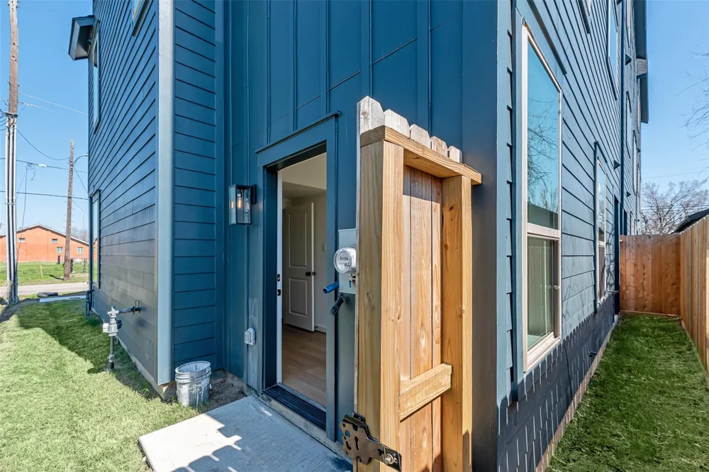 2318 Mills Street Houston, TX 77026
