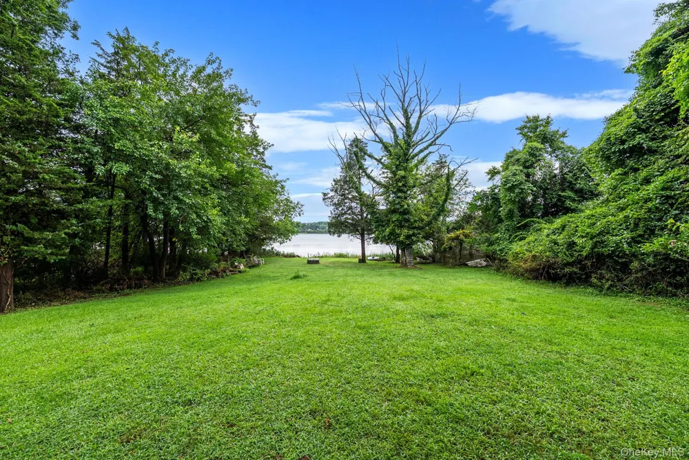59 Dyke Road Setauket, NY 11733