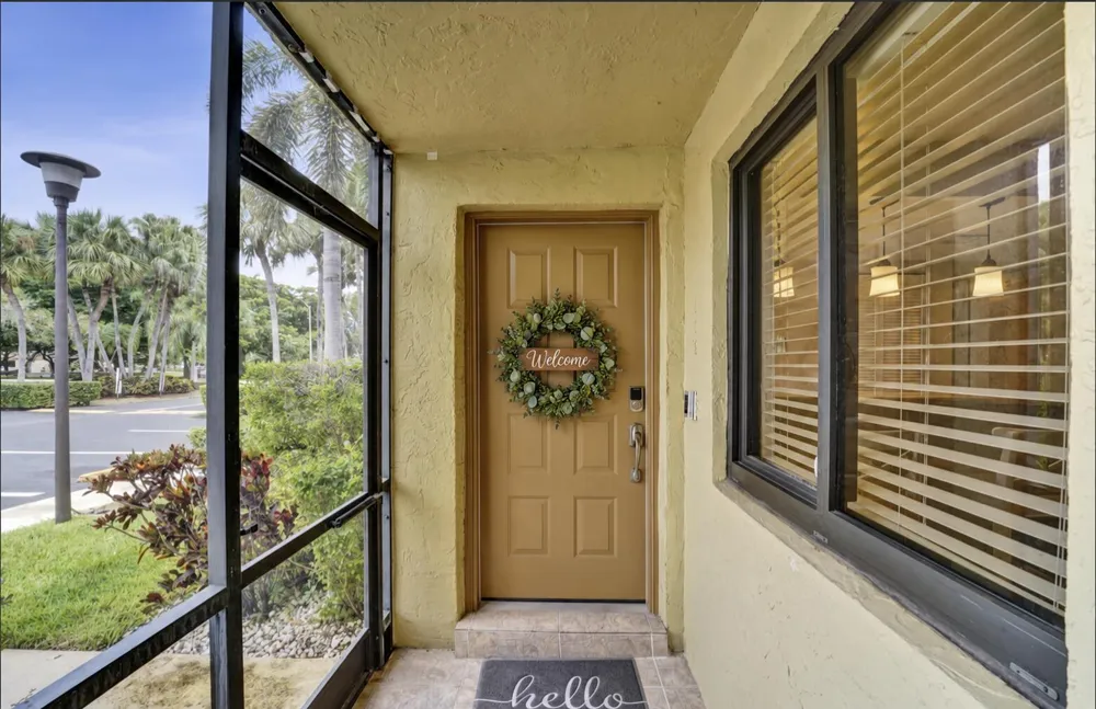 303 Lakeview Drive #102 Weston, FL 33326