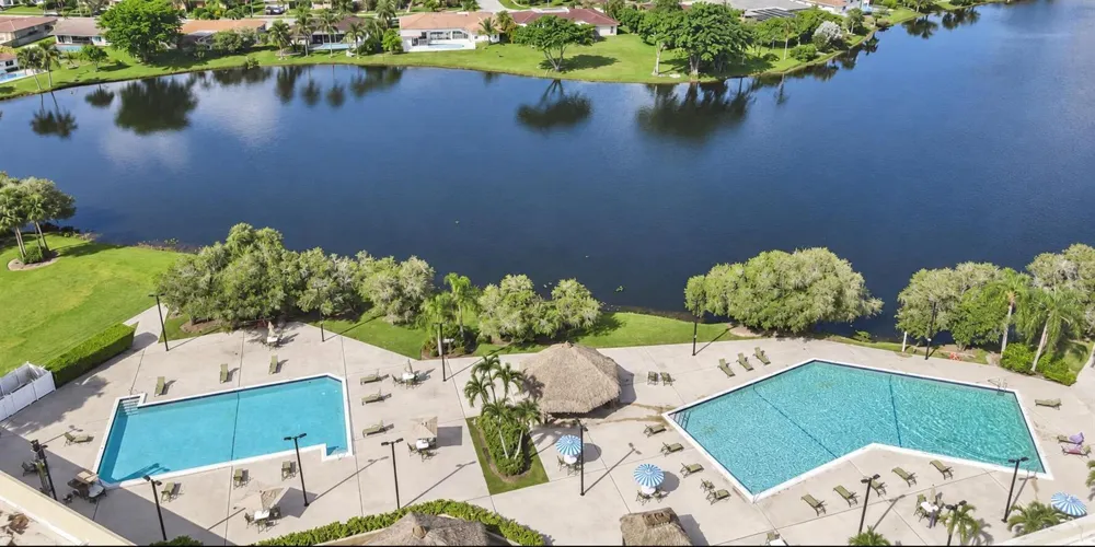 303 Lakeview Drive #102 Weston, FL 33326