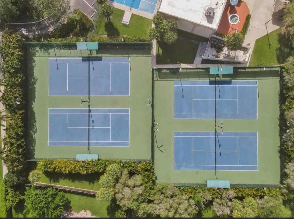 303 Lakeview Drive #102 Weston, FL 33326
