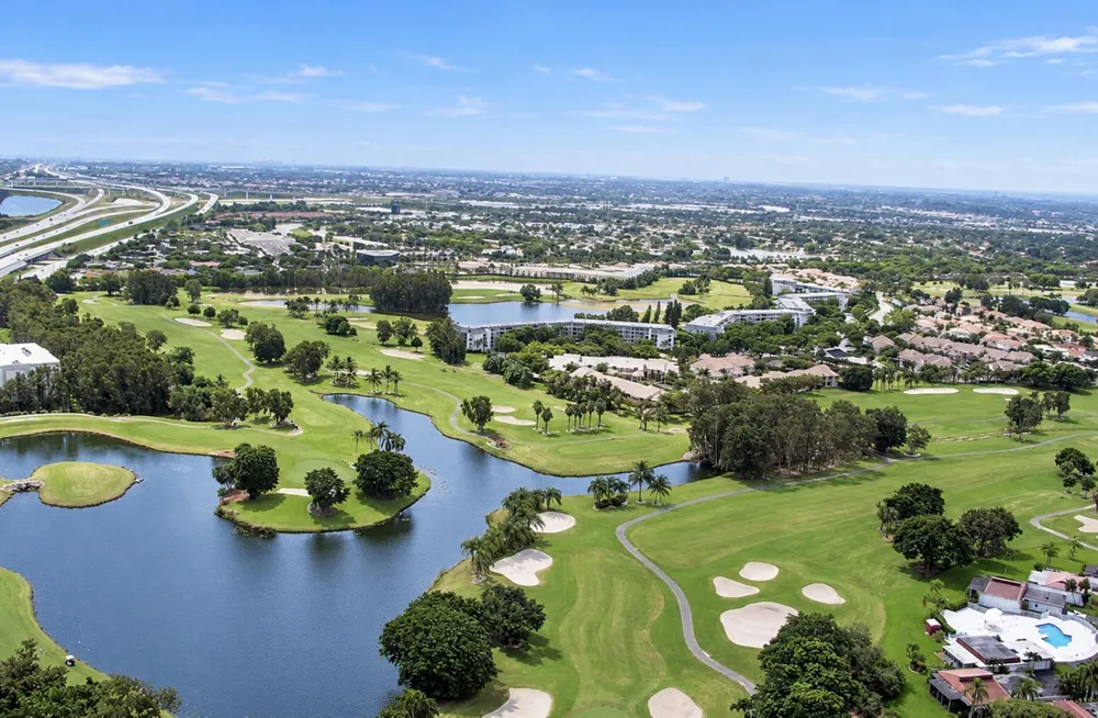 303 Lakeview Drive #102 Weston, FL 33326