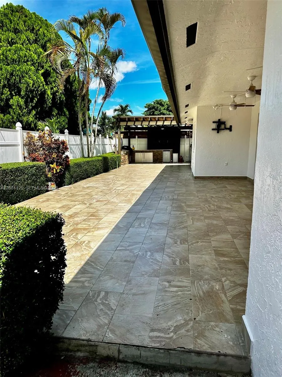 12851 NW 11th St Miami, FL 33182