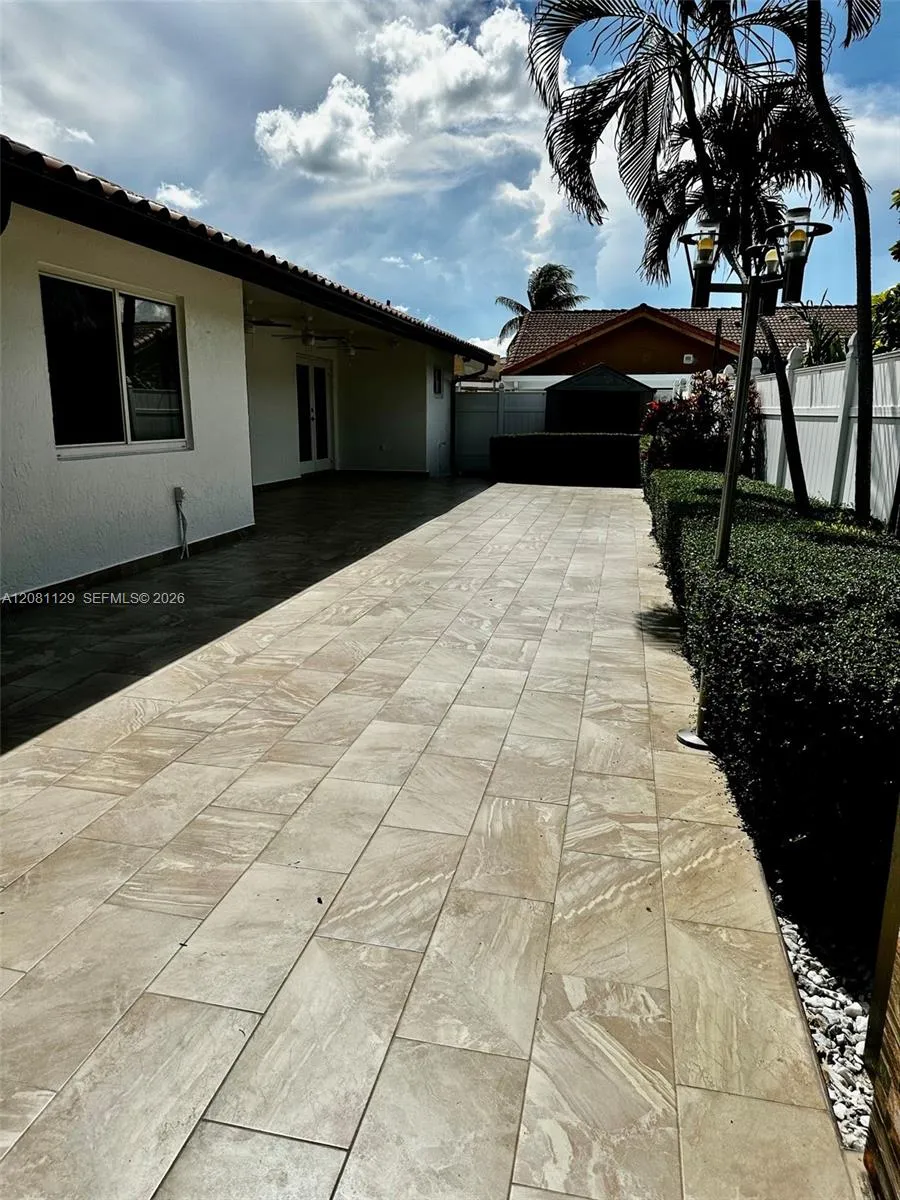 12851 NW 11th St Miami, FL 33182