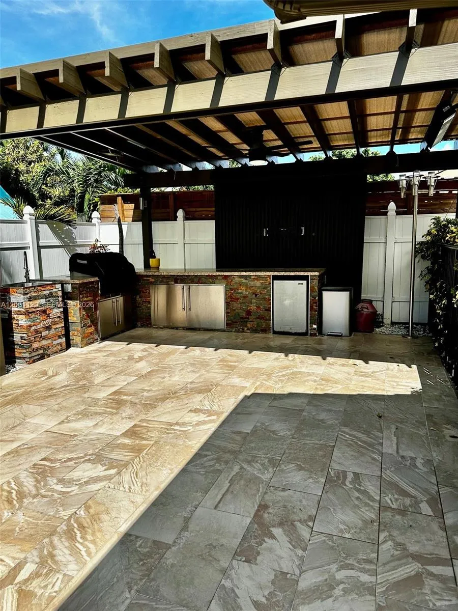 12851 NW 11th St Miami, FL 33182