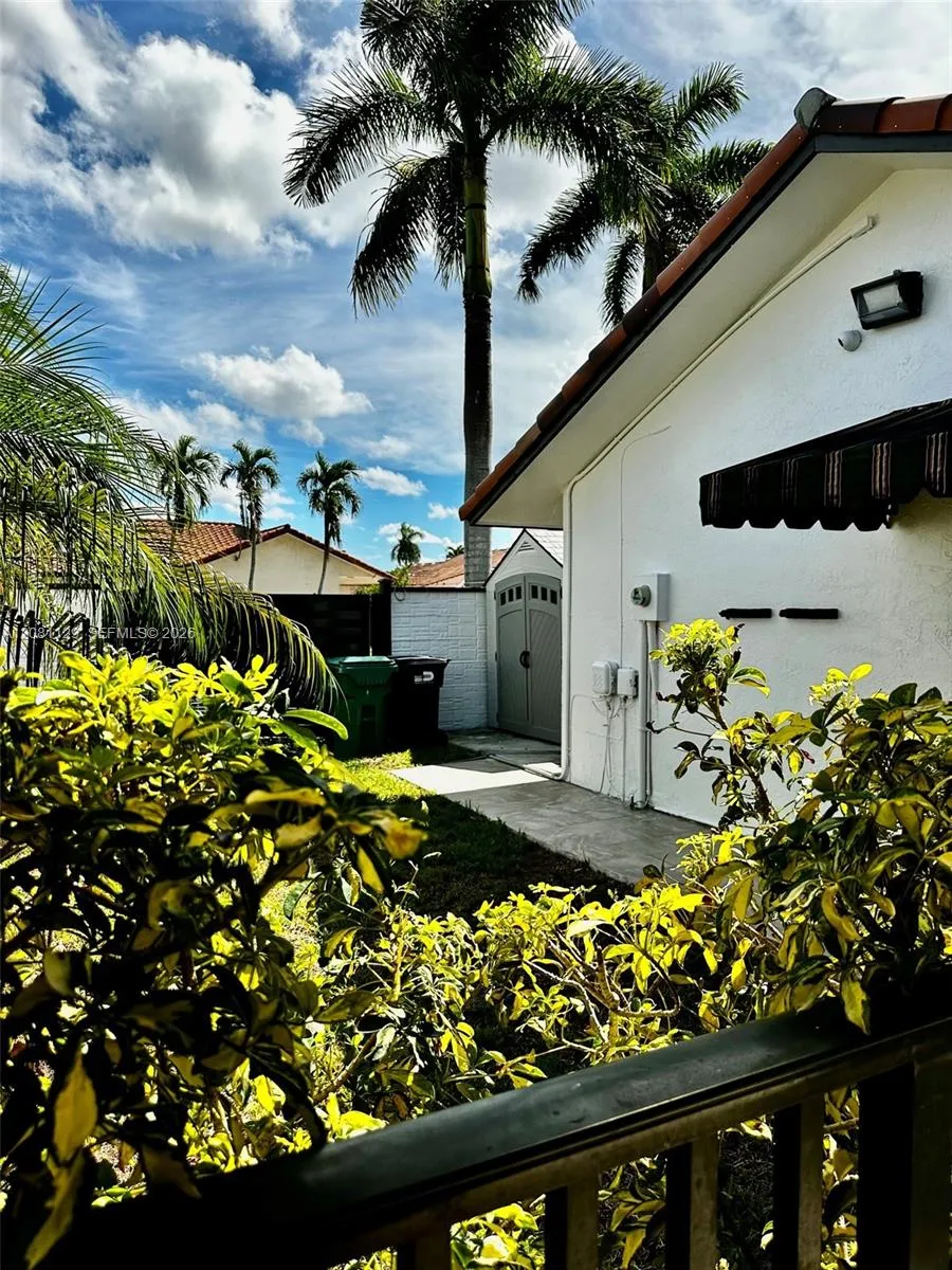 12851 NW 11th St Miami, FL 33182