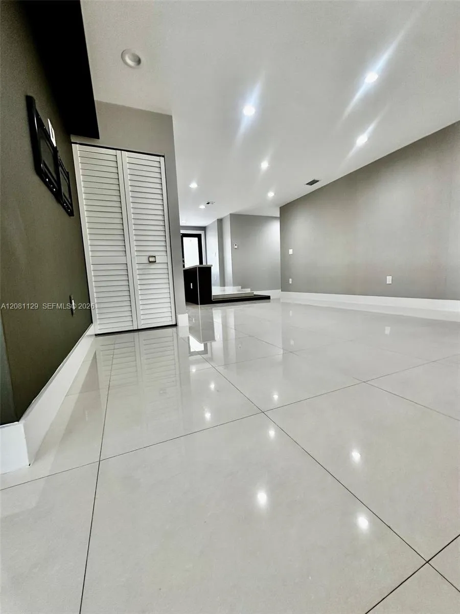 12851 NW 11th St Miami, FL 33182