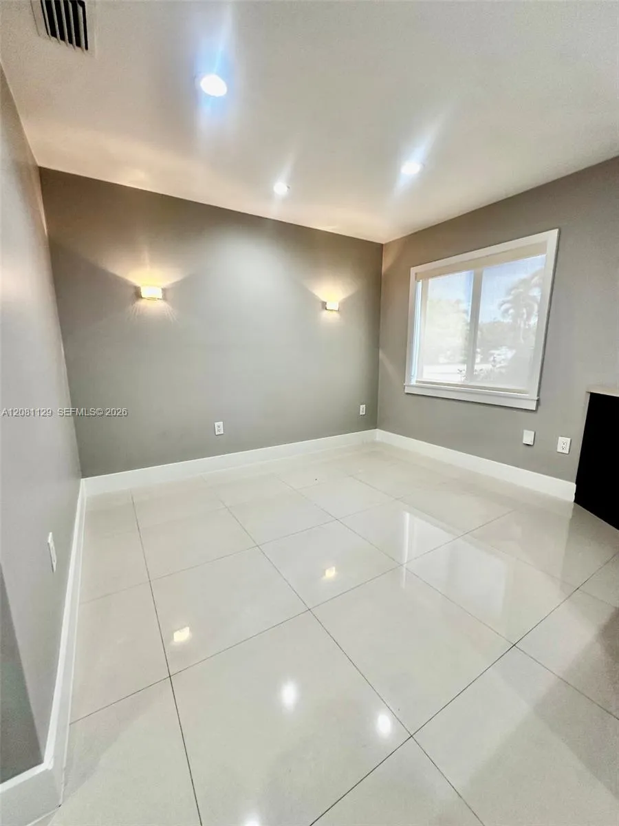 12851 NW 11th St Miami, FL 33182