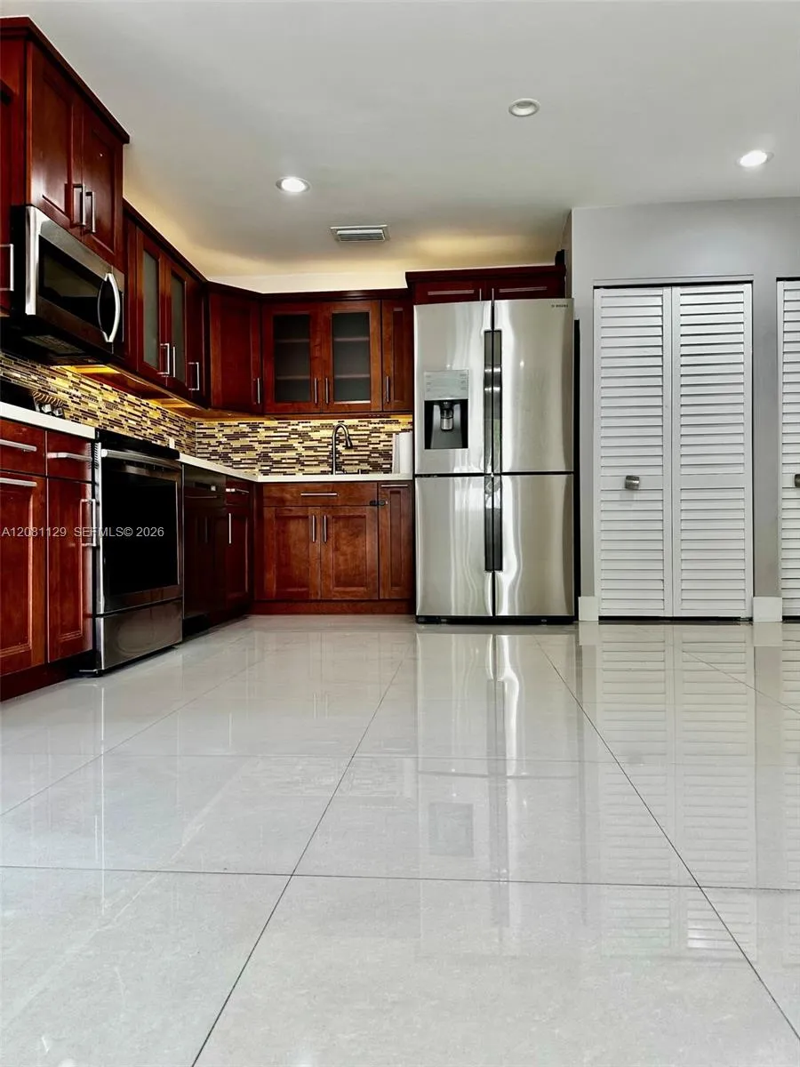 12851 NW 11th St Miami, FL 33182