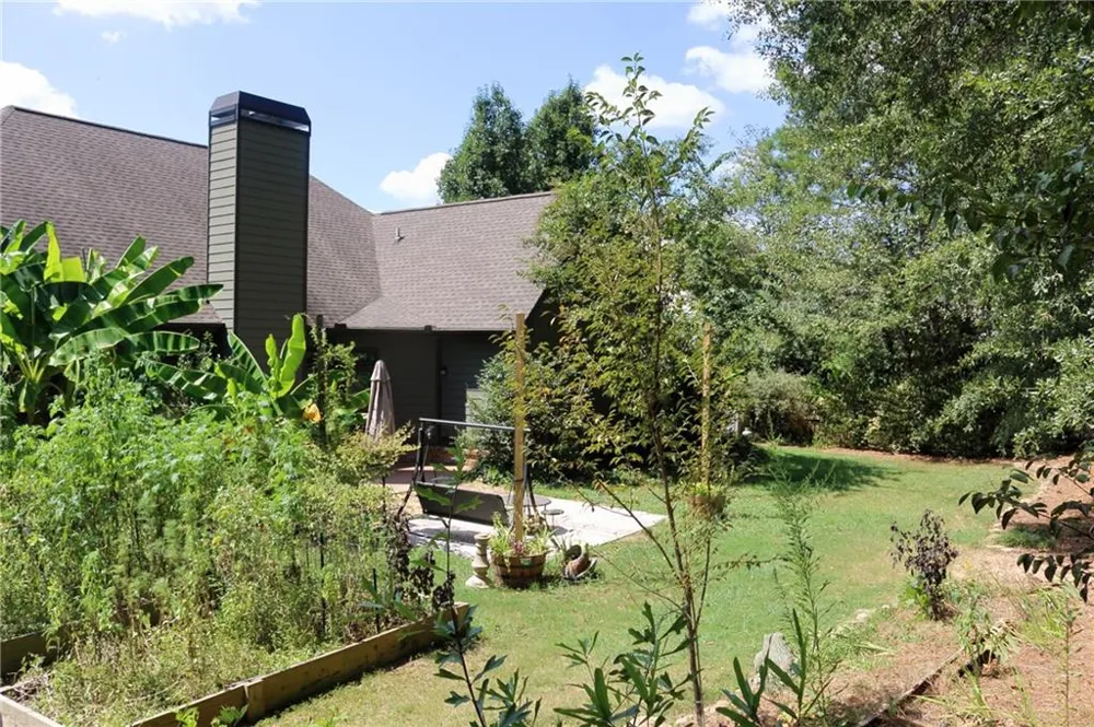 1238 Fairwinds Drive Loganville, GA 30052