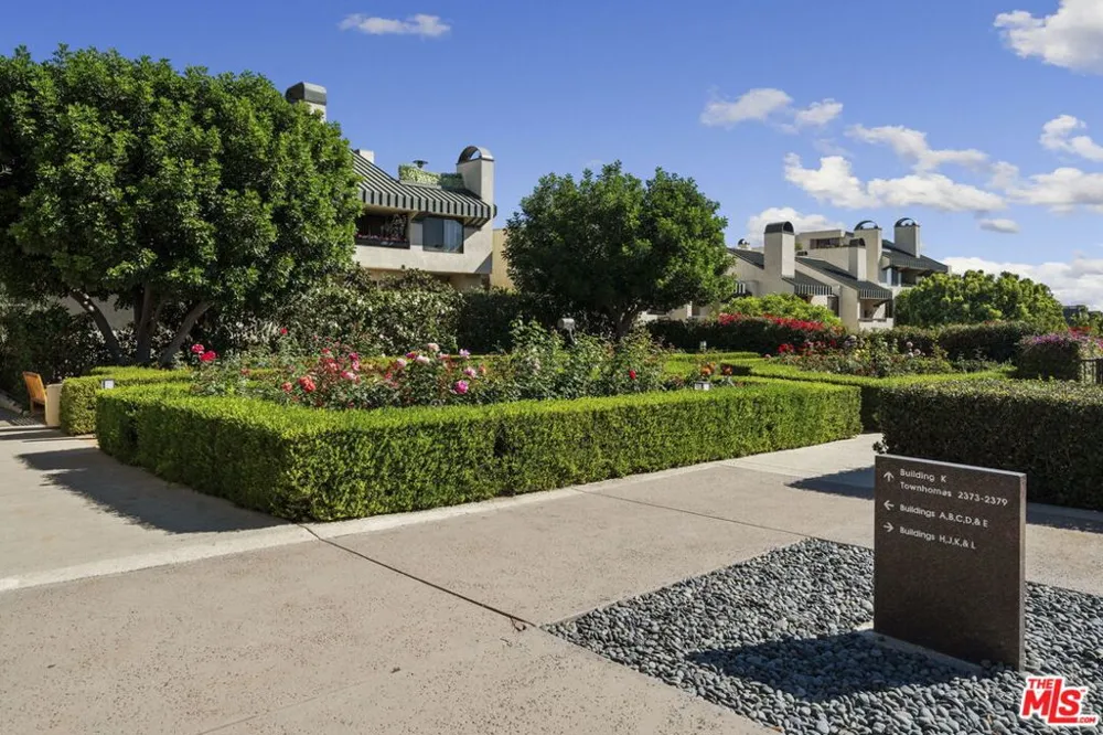 2415 Century Hill Los Angeles, CA 90067