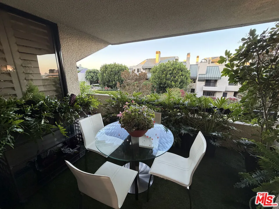 2415 Century Hill Los Angeles, CA 90067