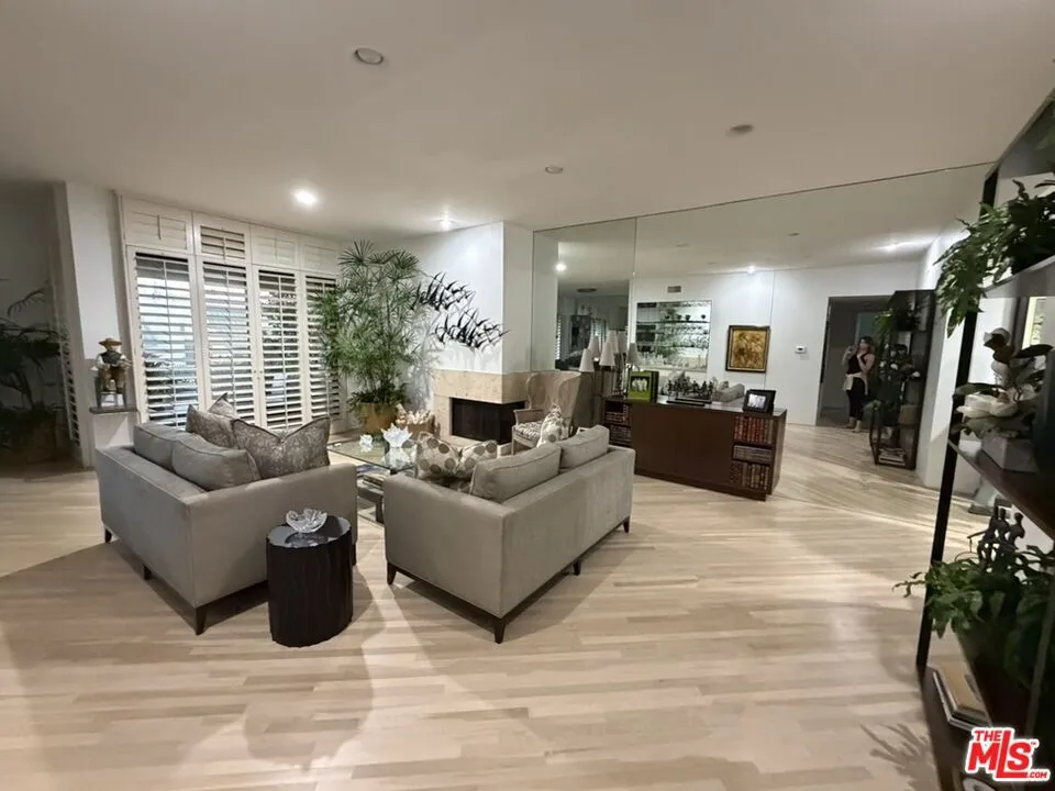 2415 Century Hill Los Angeles, CA 90067