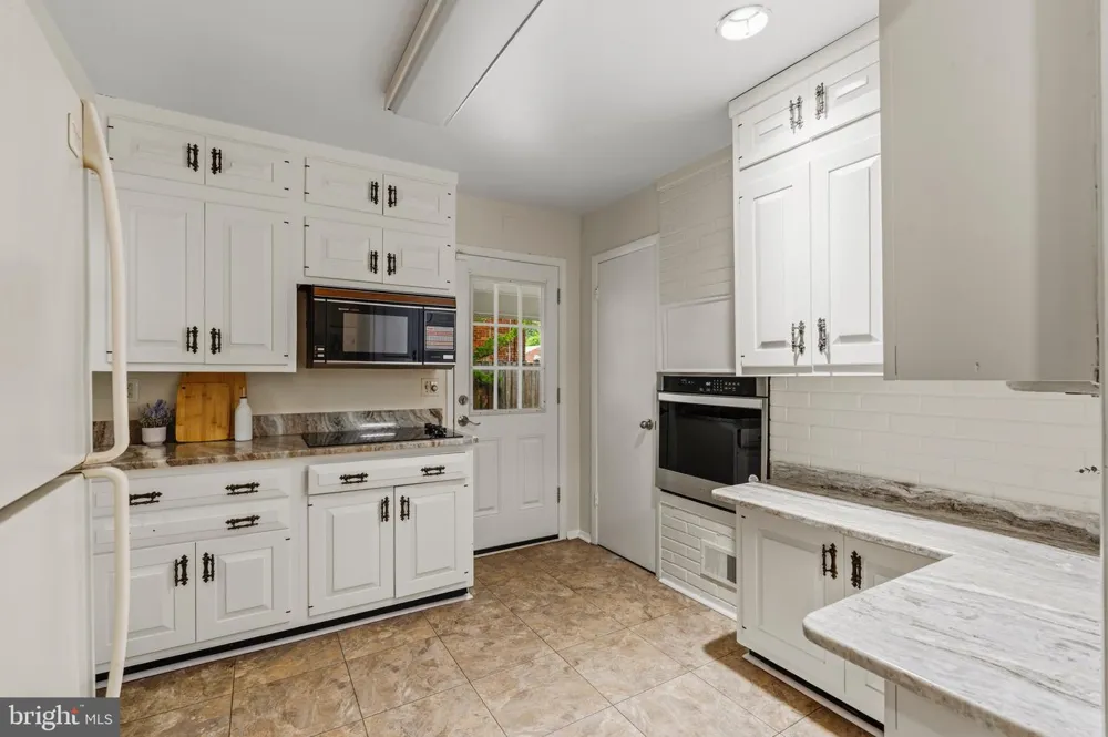 6011 HIBBLING AVENUE Springfield, VA 22150