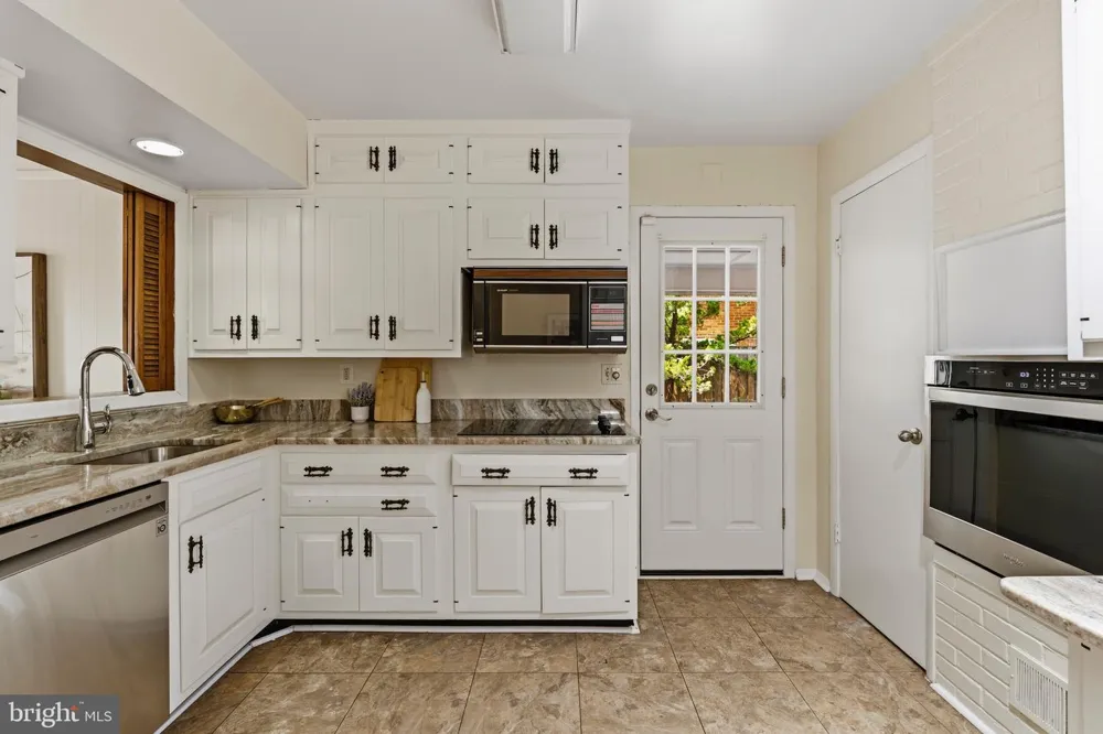 6011 HIBBLING AVENUE Springfield, VA 22150