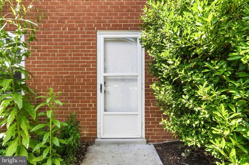 6011 HIBBLING AVENUE Springfield, VA 22150