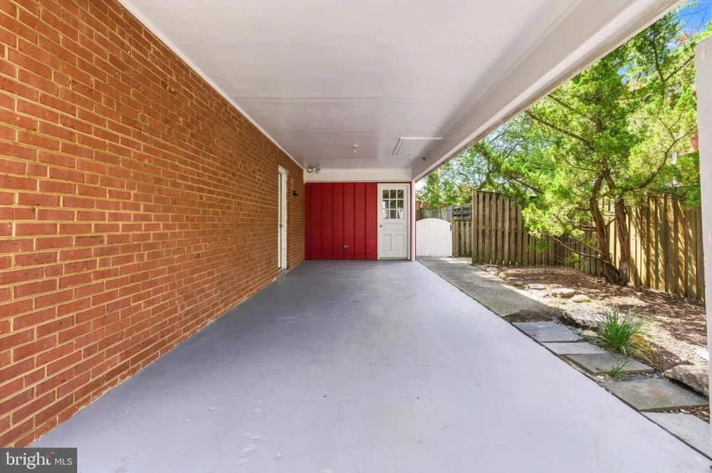 6011 HIBBLING AVENUE Springfield, VA 22150
