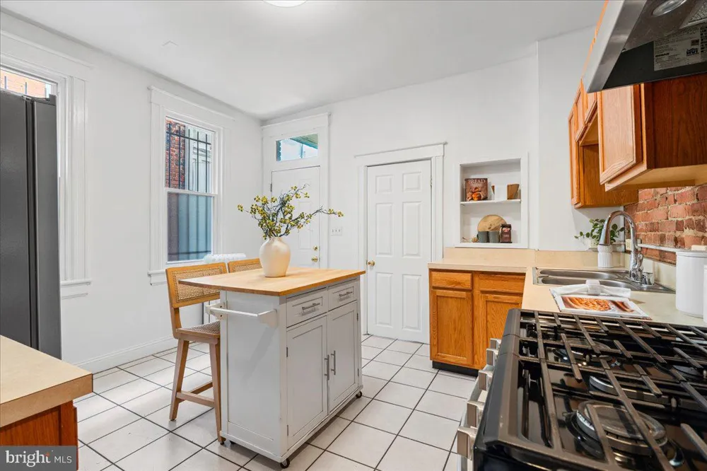 2612 CALVERT STREET Baltimore, MD 21218