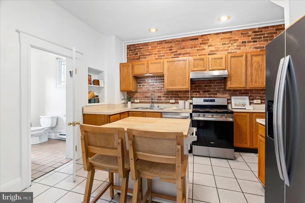 2612 CALVERT STREET Baltimore, MD 21218