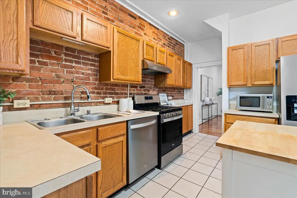 2612 CALVERT STREET Baltimore, MD 21218